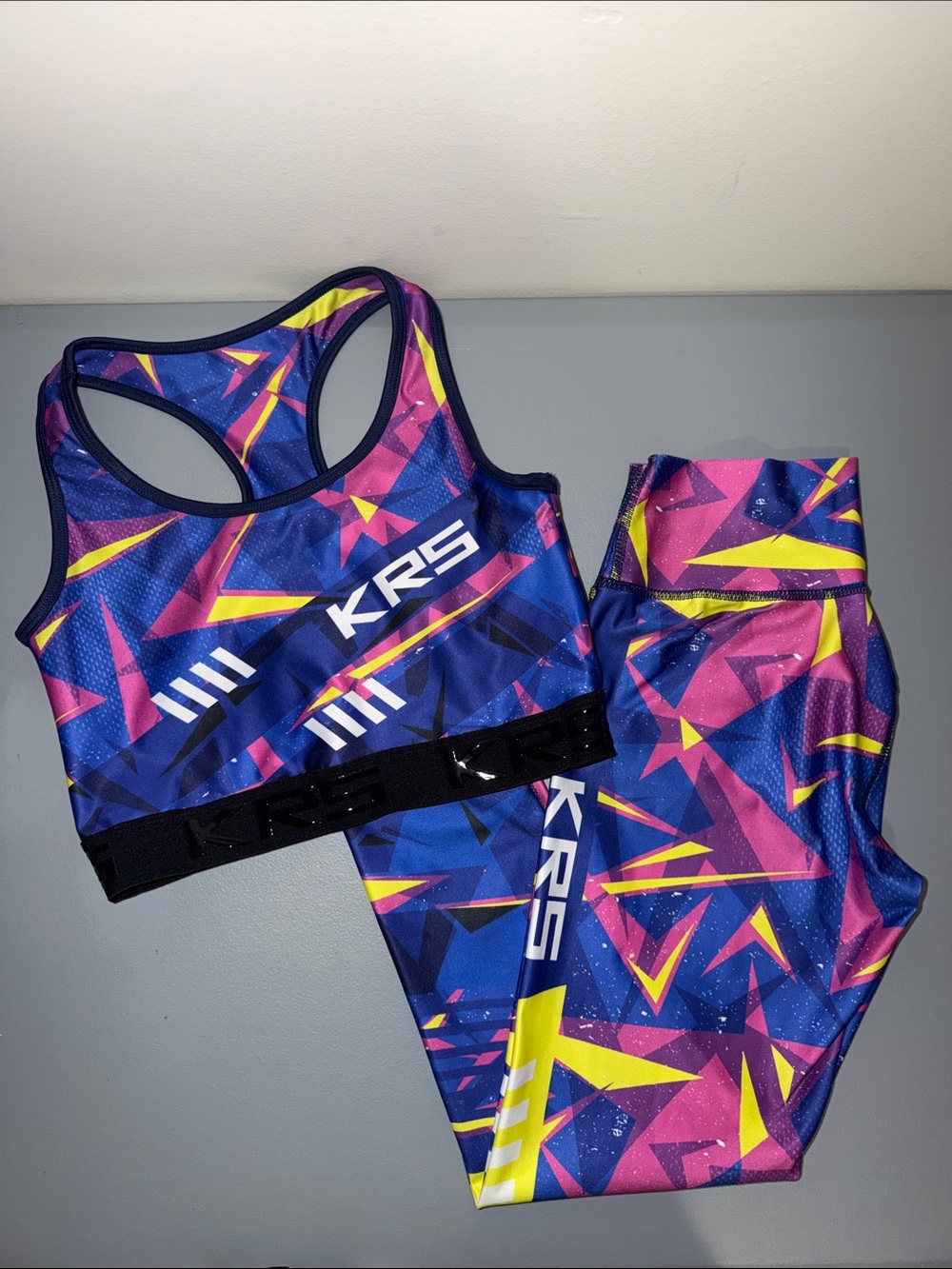 KRS Geometric Print Sports Bra and Leggings Set - Blue, Pink, Yellow